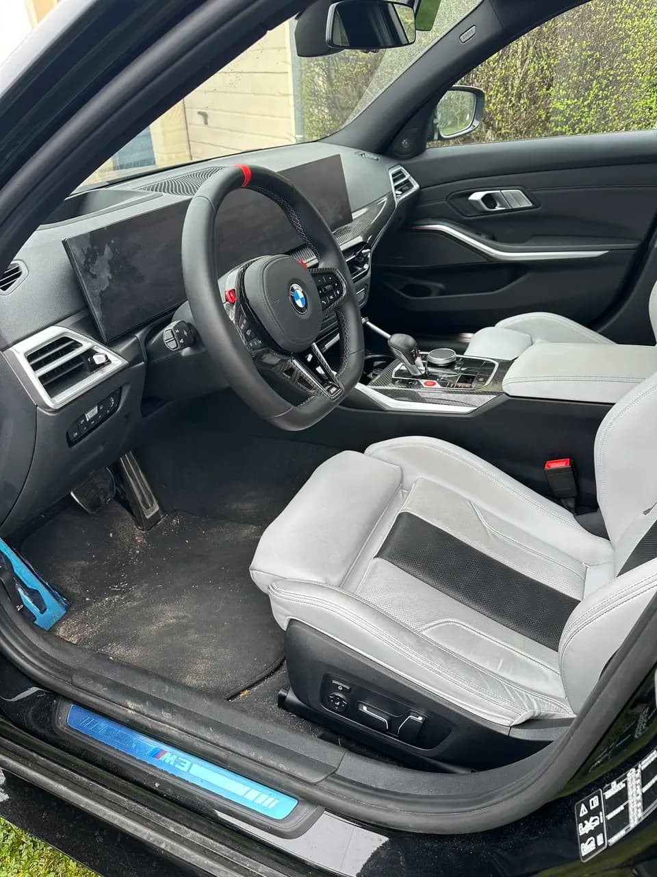 Intérieur avant la prestation Tim Éclat